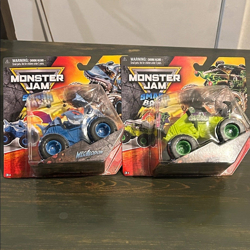 Set of 2 MONSTER JAM SMASH & BASH MEGALODON-GRAVE DIGGER  1:64 scale